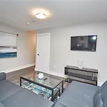 Clifton Hill Luxury Condo 4B