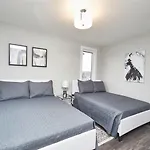 Clifton Hill Luxury Condo 4B