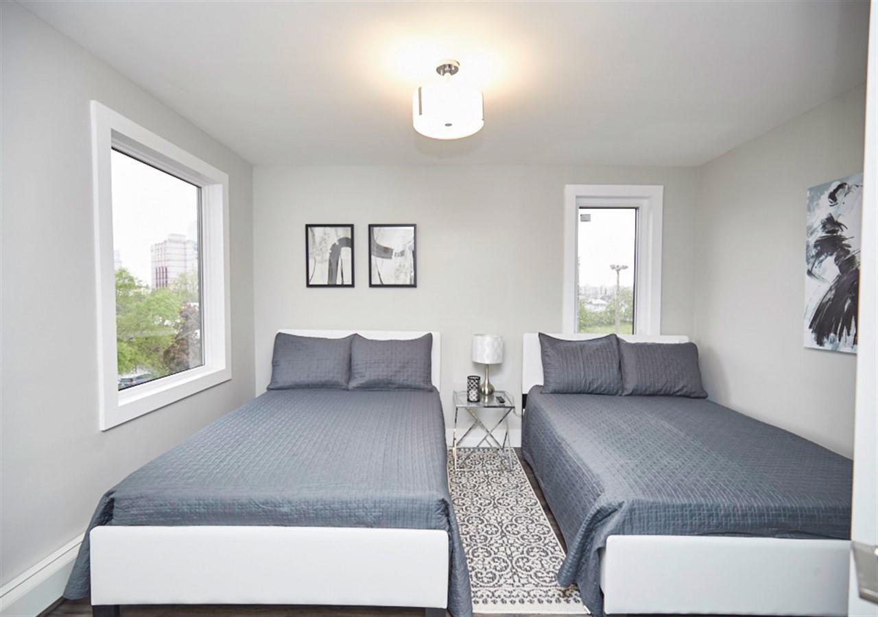 Clifton Hill Luxury Condo 4B Apartment Niagara Falls